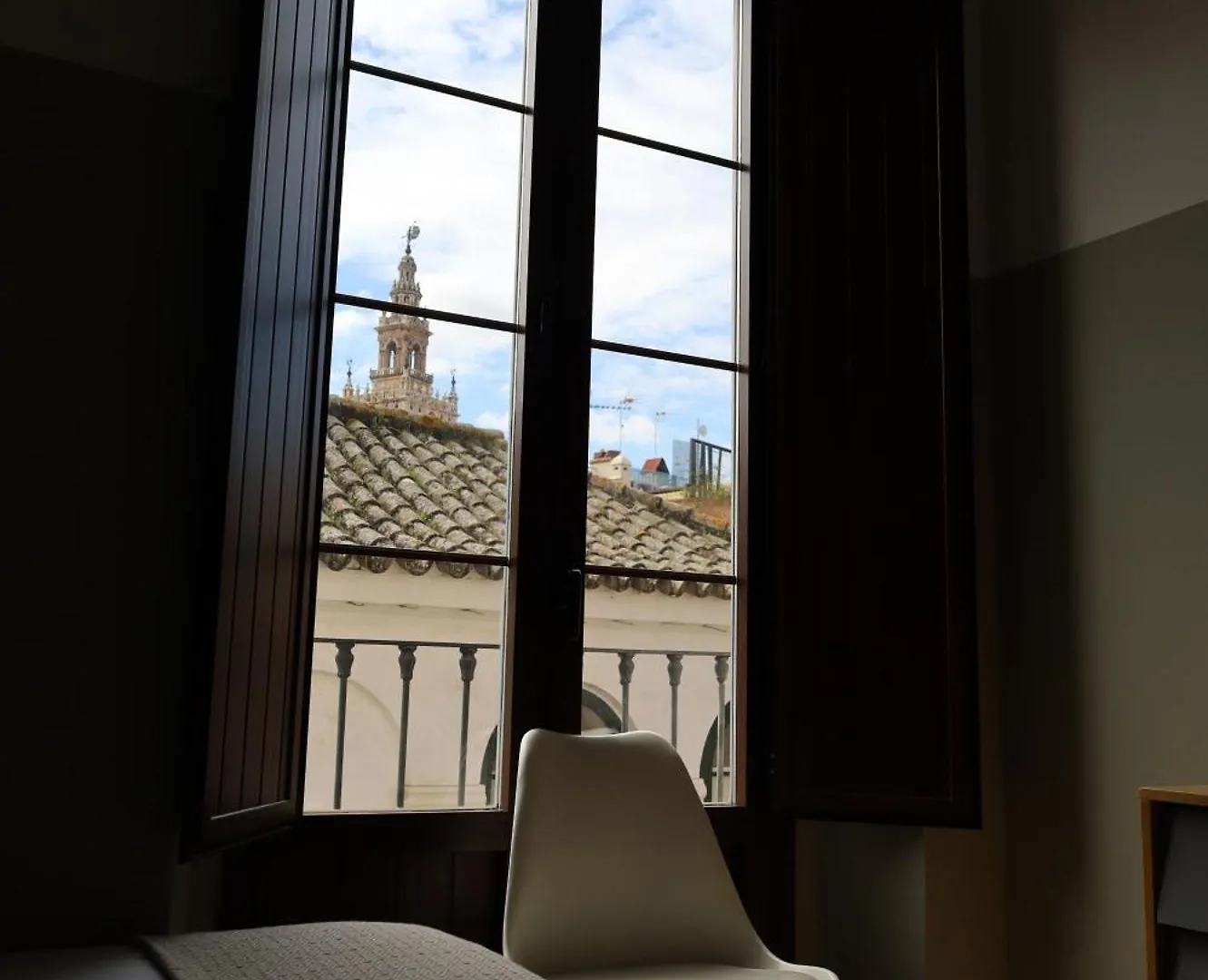 Guzman El Bueno Suites Seville Apartment