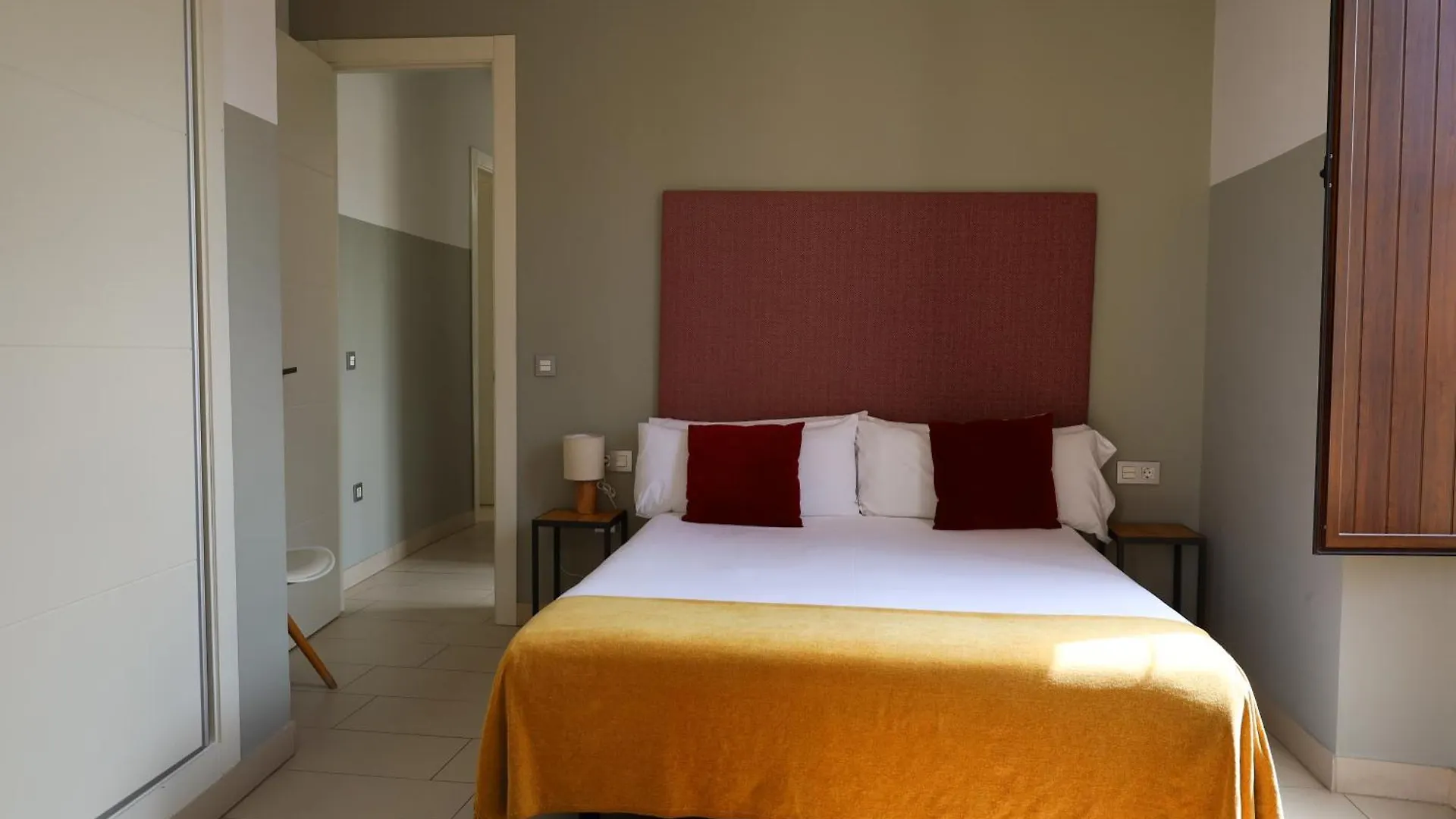 Guzman El Bueno Suites Seville Apartment
