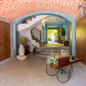 https://apartaments-suites-sant-jordi.catalonia-hotels.com