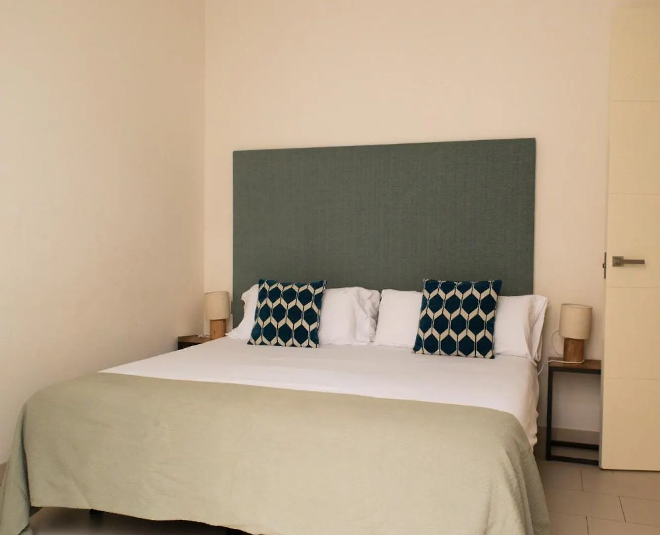 Guzman El Bueno Suites Siviglia 0*,